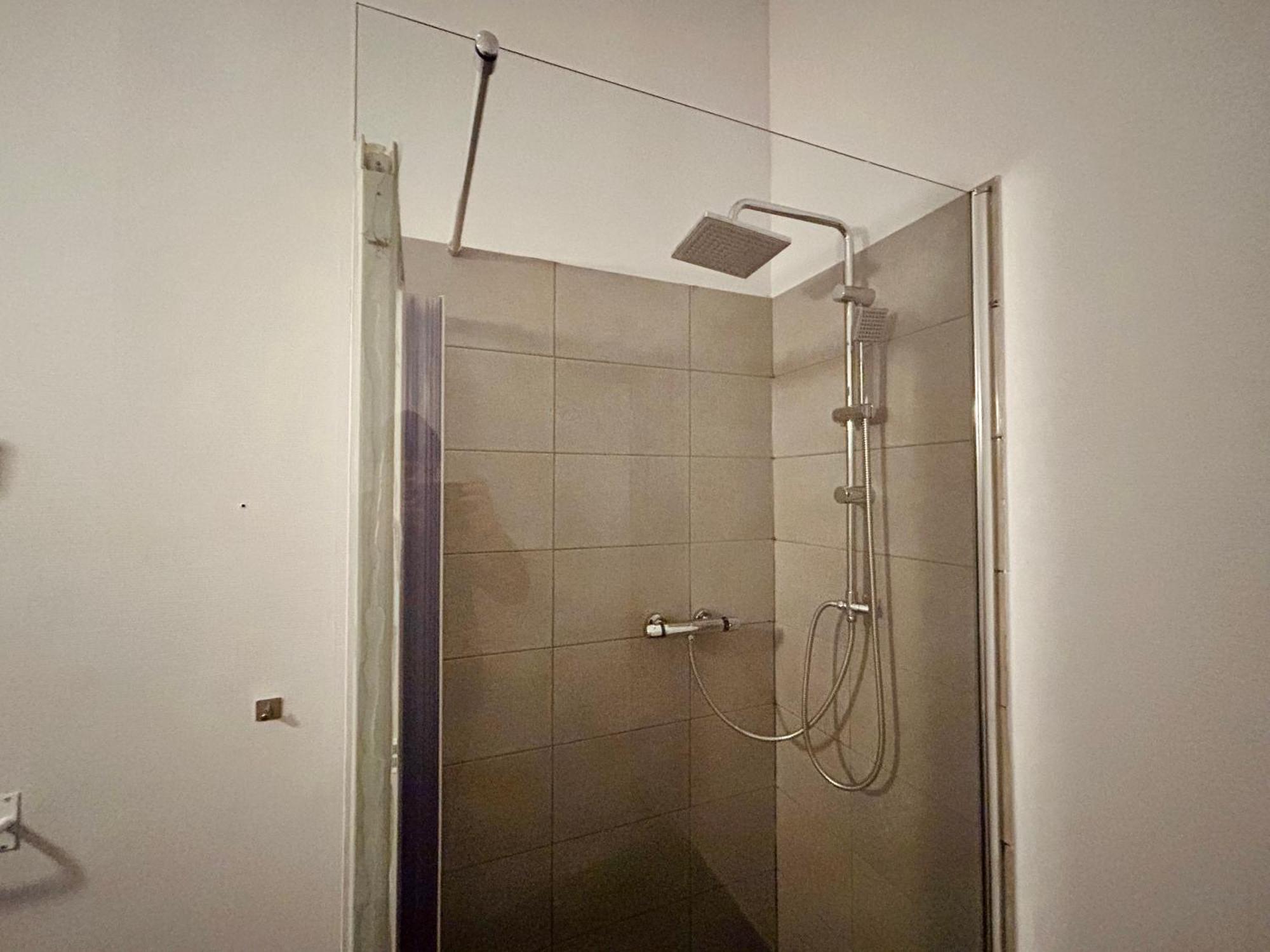 European District Hostel Brussels Ngoại thất bức ảnh