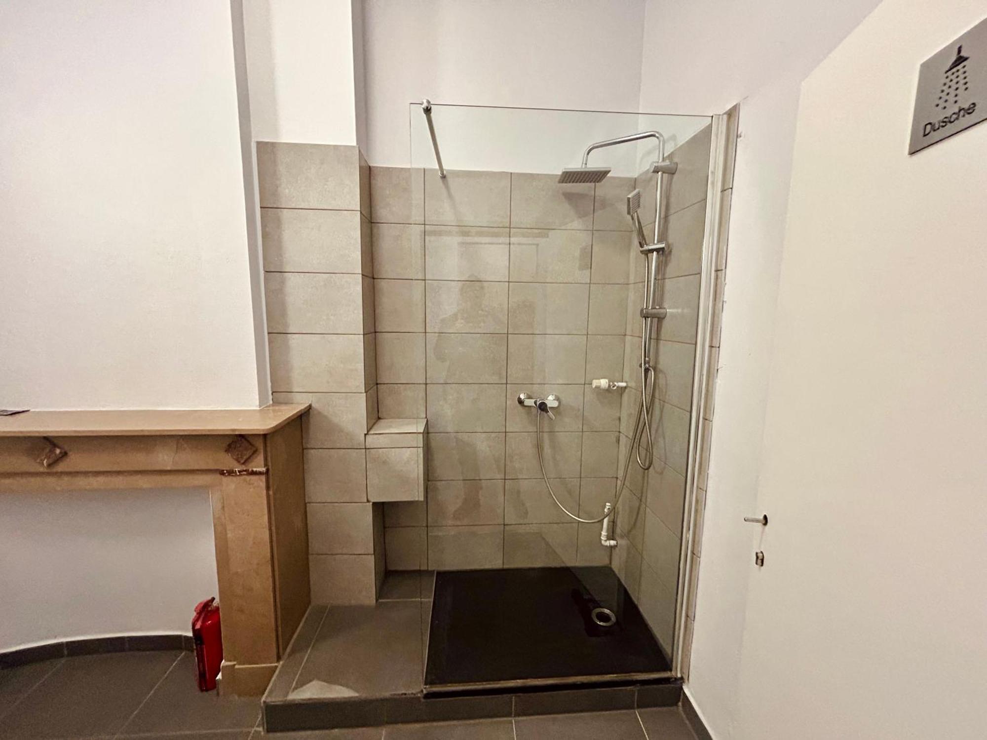 European District Hostel Brussels Ngoại thất bức ảnh