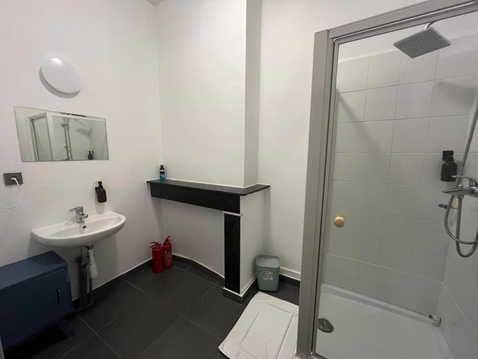 European District Hostel Brussels Ngoại thất bức ảnh